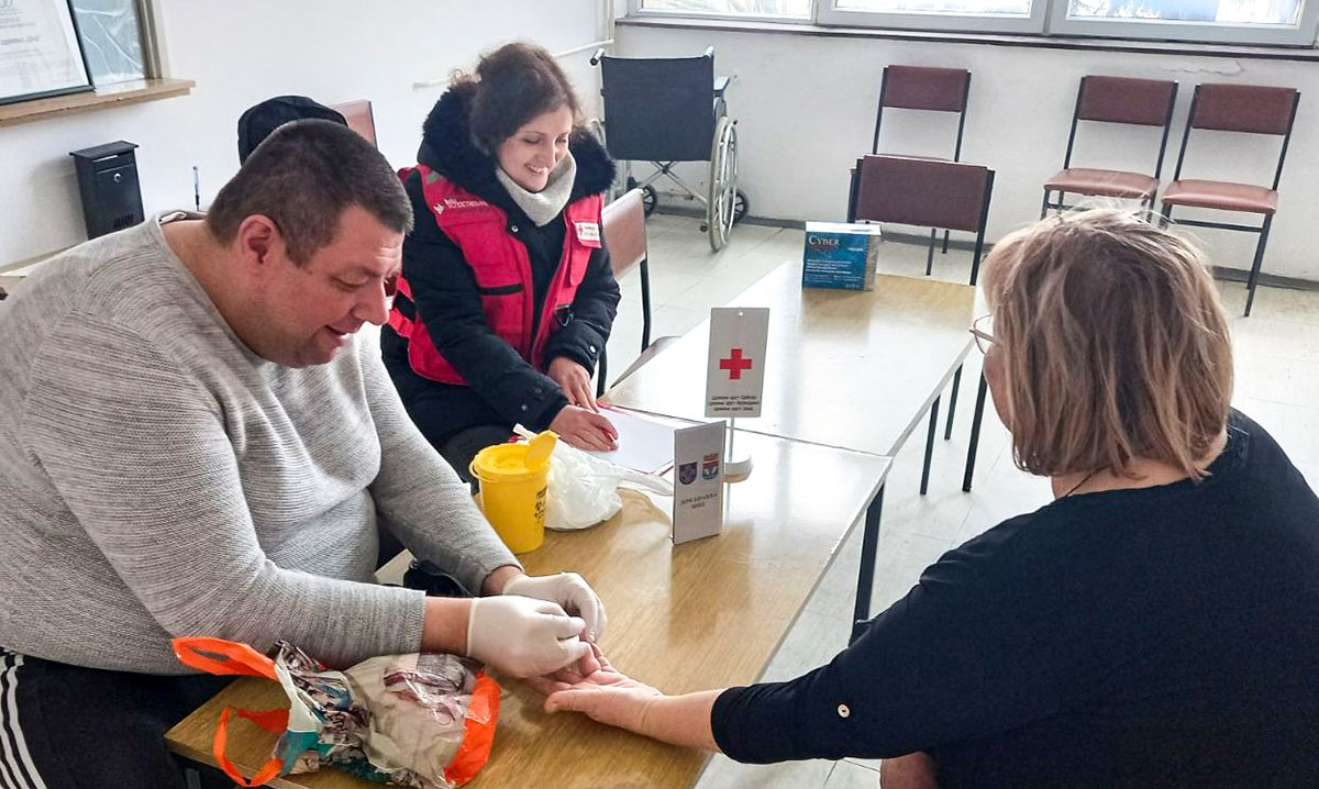Акција превентивног мерења крвног притиска и шећера у капиларној крви у Адашевцима